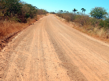 Prefeitura realiza recuperação em estradas vicinais do município