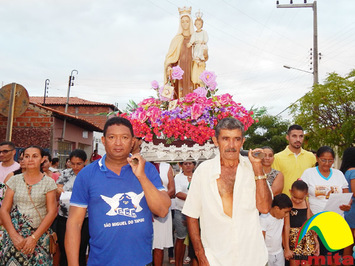 Procissão marca a abertura dos festejos religiosos do Bairro Canto