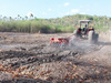 Prefeitura Municipal de SMT realiza aração de terra para agricultores