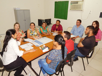 Consultora do SEBRAE realiza reunião em São Miguel do Tapuio