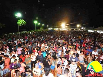 Multidão lota Balneário Pimenta nos shows de sábado de aleluia