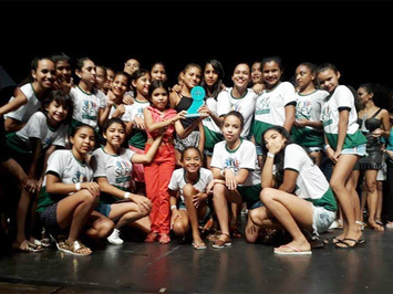 Grupo de jovens conquista troféu no festival de dança em Teresina