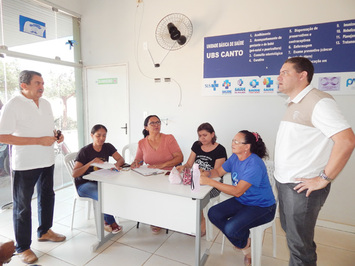Prefeito acompanha vacinação contra o sarampo na sede do município