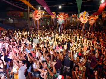 Carnaval de SMT reuniu mais de oito mil pessoas no último dia de festa