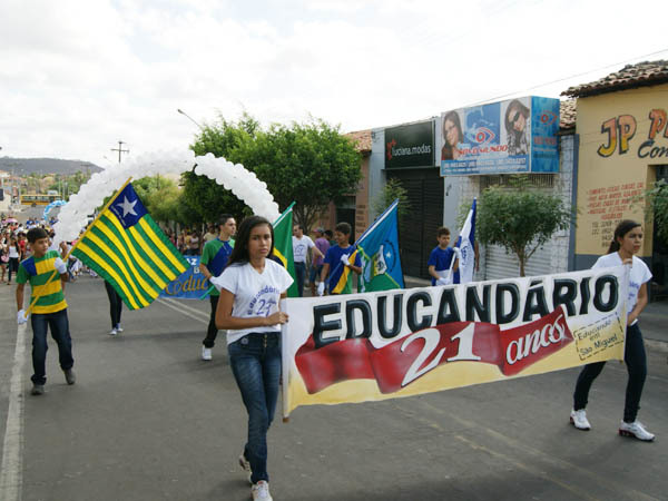 Educandário no desfile de 7 de setembro Full educand rio no desfile de 7 de setembro11