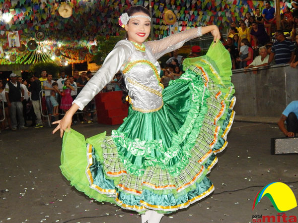 Full 11   rainha da quadrilha encantus do s o jo o  canto 