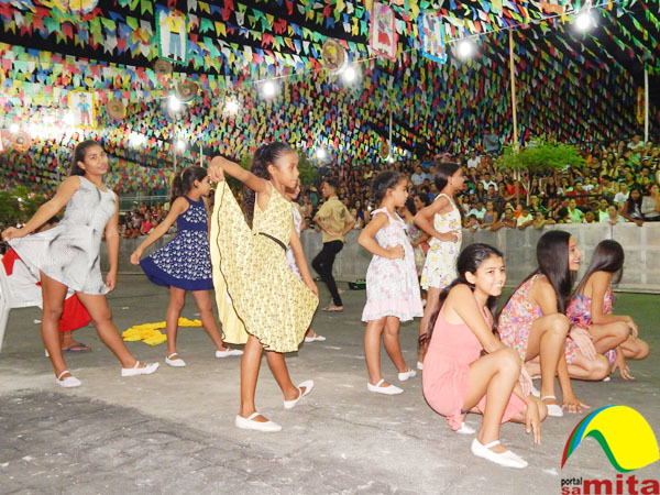 Full primeira noite do 16  festival junino3