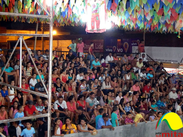 Full primeira noite do 16  festival junino5