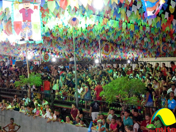 Full primeira noite do 16  festival junino6