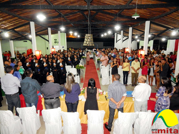 Full cola  o de grau da rede municipal de ensino4