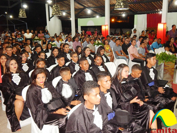 Full cola  o de grau da rede municipal de ensino07