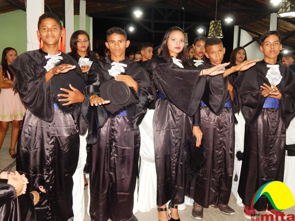 Full cola  o de grau da rede municipal de ensino9