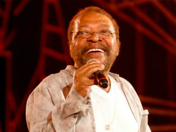 Aos 79 anos, Martinho da Vila faz faculdade pela primeira vez