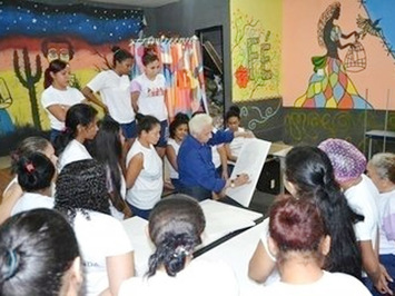 Nonato Oliveira ministra oficina de arte para detentas na Penitenciária