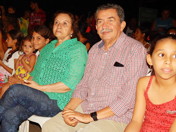Prefeito Lincoln Matos prestigia apresentações natalinas nos Bairros