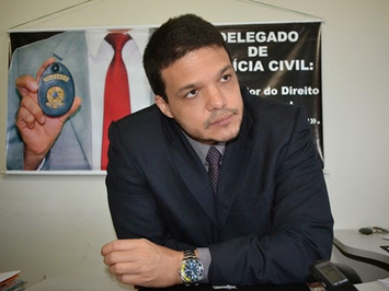 Jovem oferece droga a delegado, pede desculpas, mas vai preso