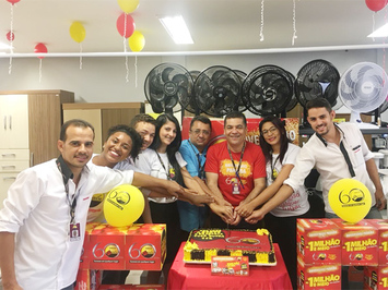 Corte do bolo marca aniversário do Paraiba em São Miguel do Tapuio