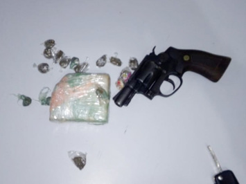 Homem é preso com droga e arma de fogo em São Miguel do Tapuio