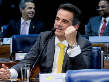 Ciro apresenta projeto para coibir endividamento das famílias