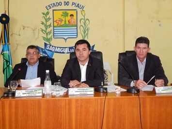 Vereadores apresentam Requerimentos na 1º sessão do mês
