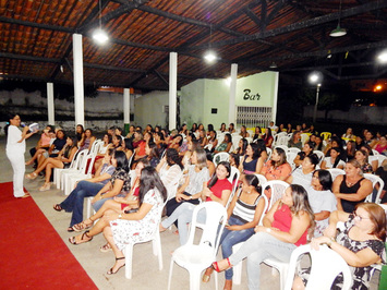 Escola Educandário realiza festa em homenagem ao Dia das Mães