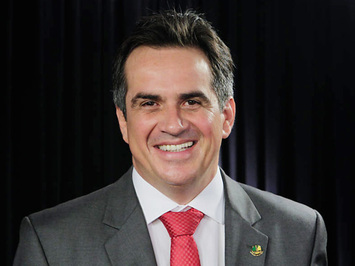 Ciro Nogueira visita municípios faz entregas e participa de solenidades