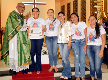 Escola é homenageada durante nos festejos de Nossa Senhora do Carmo