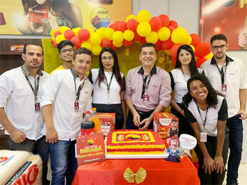 Loja do Paraíba comemora aniversário de 61 anos com corte de bolo