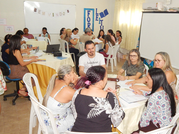 Secretaria de educação realiza formação continuada com professores