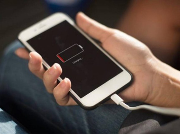 Vícios no manuseio do celular causam riscos à vida: saiba como evitar