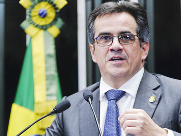 Ciro anuncia recursos para enfrentamento da Covid-19 nas escolas do Piauí