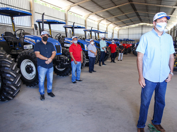 Ciro Nogueira participa, de forma virtual, da entrega de tratores a prefeitos