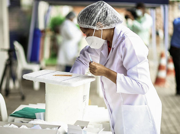 Teresina ampliar vacina contra Covid-19 para público em geral e chega a 50 anos