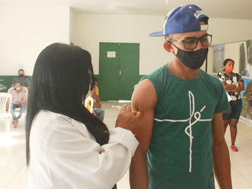 São Miguel do Tapuio vacina pessoas com faixa etária de idade entre 25 a 29 anos
