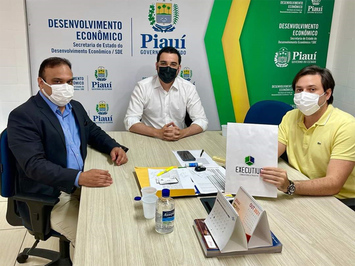 Prefeito Pompílim busca parceria para obras de pavimentação no município