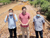 Prefeito Pompilim visita obra de pavimentação poliédrica da ladeira do Escuro