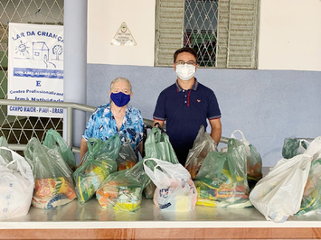 Lar da Criança Dom Abel recebe alimentos arrecadados pelo Jornalista Weslley Paz