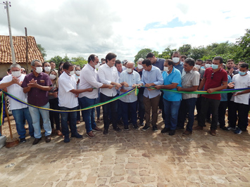 Prefeito Pompílio Filho inaugura obras de pavimentação da Ladeira do Escuro