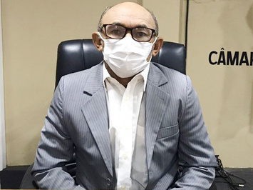 Vereador Roberto Rodrigues, solicita a cobertura das quadras de esporte do municipio.