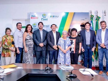 Prefeito de São Miguel do Tapuio participa de audiência no Palácio de Karnak