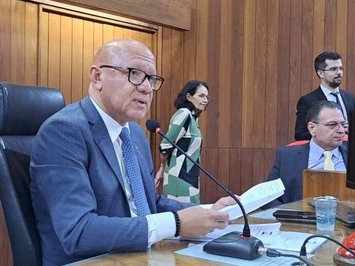 Assembléia aprova empréstimo junto ao Banco do Brasil e viagem do governador à Europa