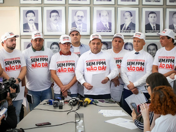 Com queda no FPM, prefeitos alertam sobre colapso e admitem demissões