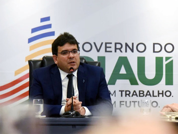 Rafael Fonteles anuncia reajuste para servidores públicos e novo concurso em 2024