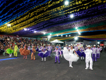 Segunda noite de festival junino contou com apresentações da sede e zona rural do município