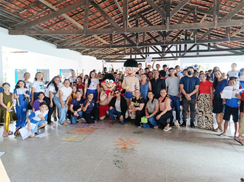 Unidade Escolar Manoel Evaristo de Paiva recebe artista Neto Saraiva em apresentação do projeto “Heróis dos Carnaubais”